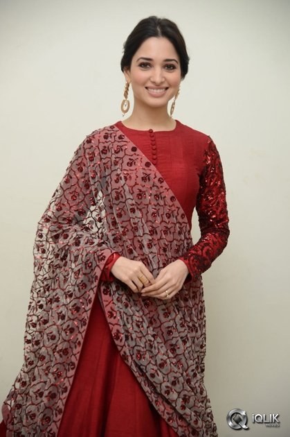 Tamannaah-at-Speedunnodu-Movie-Audio-Launch